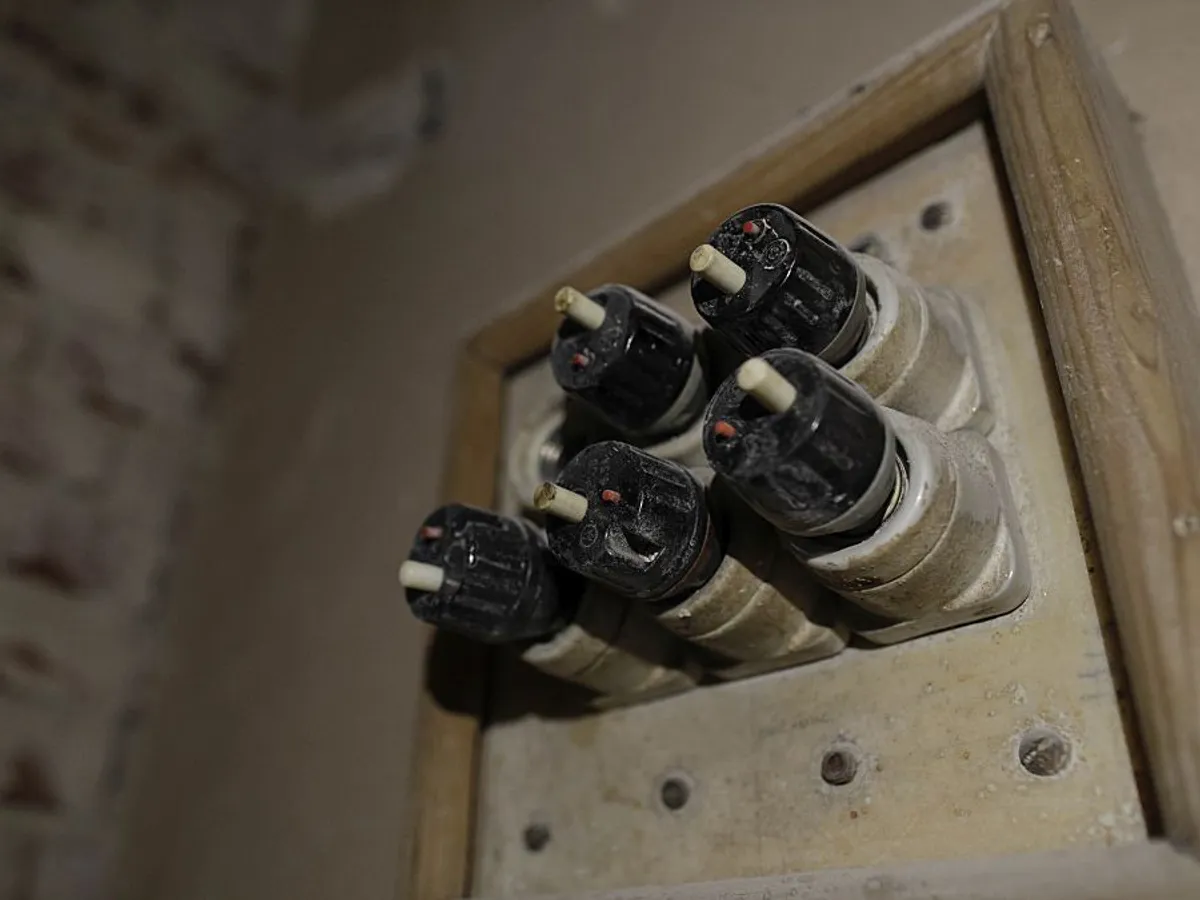 De ce au depus zeci de mii de români cereri, ca să primească fiecare câte 50 de lei? - Foto: INQUAM PHOTOS/Octav Ganea