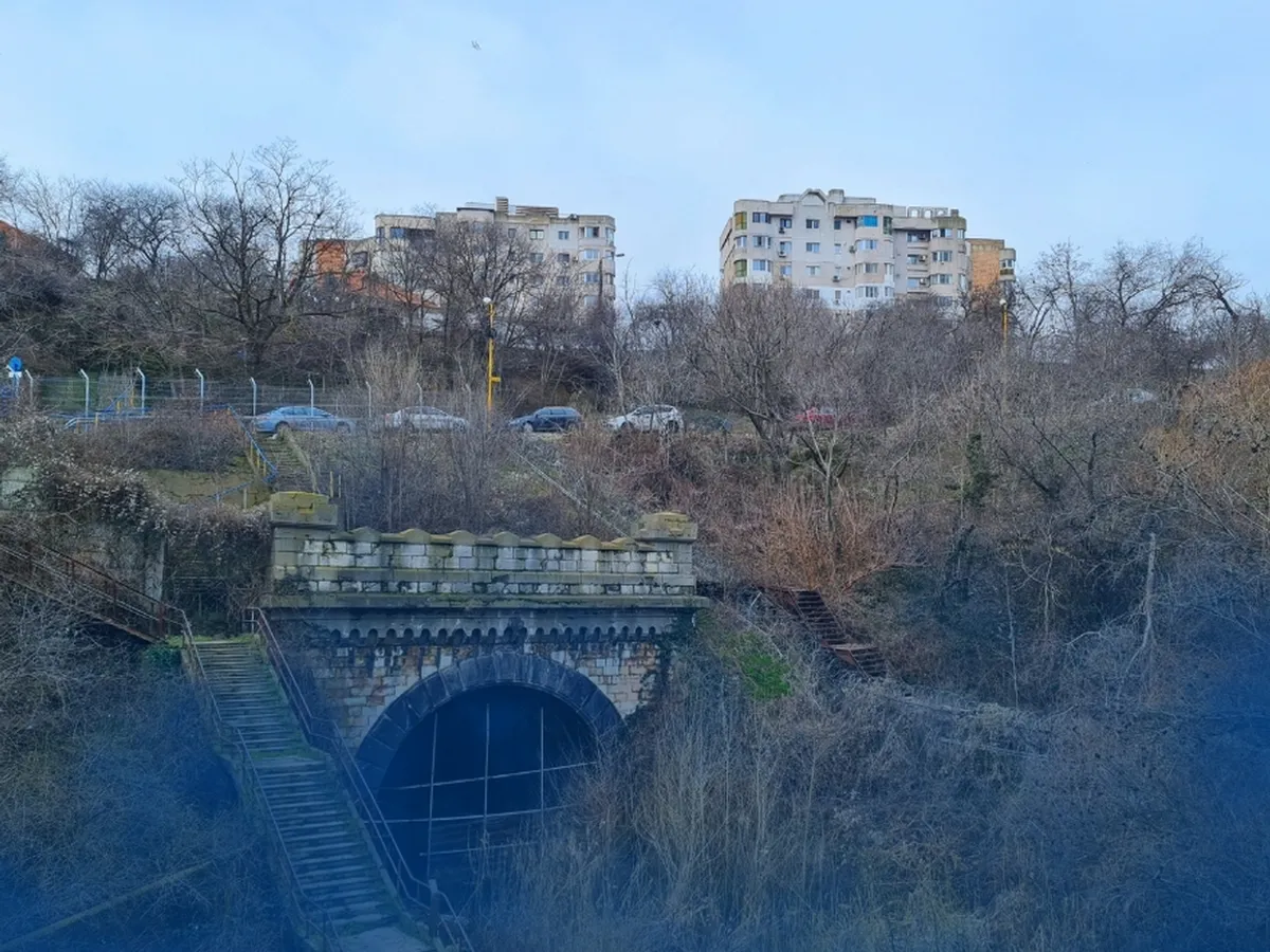 CFR investește 80.000.000 € în Tunelul Carol I din Constanța făcut de Saligny în 1900. L-a abandonat în 1992