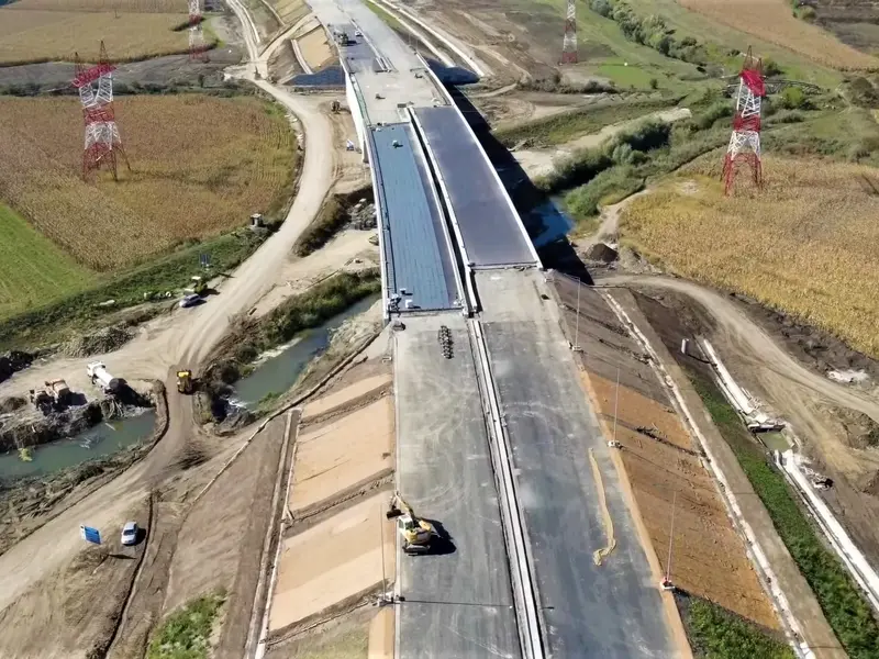 VIDEO 9 km din Autostrada Transilvania, finalizați anul acesta. Licitația a început în 2014 / Pro Infrastructura