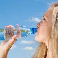Este apa minerală sănătoasă sau nu? Hidratează la fel de bine ca cea plată? - Foto: Profimedia Images (Imagine cu rol ilustrativ)