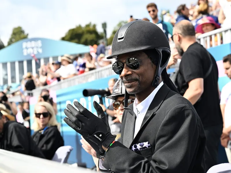 Snoop Dogg a apărut sâmbătă costumat în cavaler, la Versailles - Foto: Profimedia Images