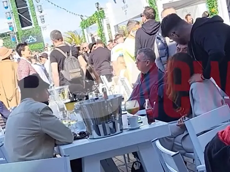 Gabriel Oprea, la fițe, cu fiul, de 1 Mai în Mamaia. - Foto: captură video/spynews.ro