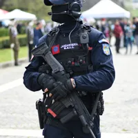 Un jandarm a salvat viața unei fete: „Am simţit mult timp mirosul de pudră de pe faţa. Sunt împăcat” Foto: facebook/Jandarmeria