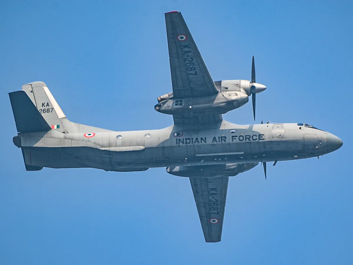 Un avion rusesc An-32 al Indiei s-a prăbuşit la aterizare. Cinci morţi în aparatul vechi de zeci de ani