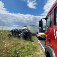 Accident mortal pe DN 51A, între o mașină și un TIR. Trei persoane, inclusiv un copil, rănite. / Foto: infotraficromania.ro