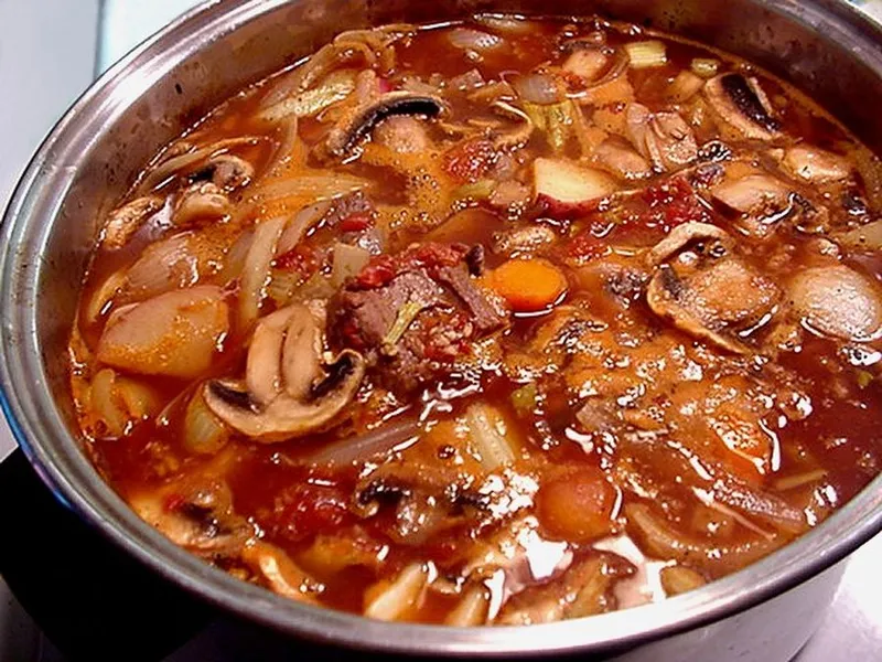 Cum este beef bourguignon fără carne, cu garnitură de sfeclă, de la Olimpiada din Paris - Foto: Flickr/Cheryl