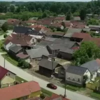 O casă din România se vinde cu 250 de euro. Unde se află și de ce este vândută la acest preț - Foto: captura video Youtube/ TRT World (preluare B1TV)