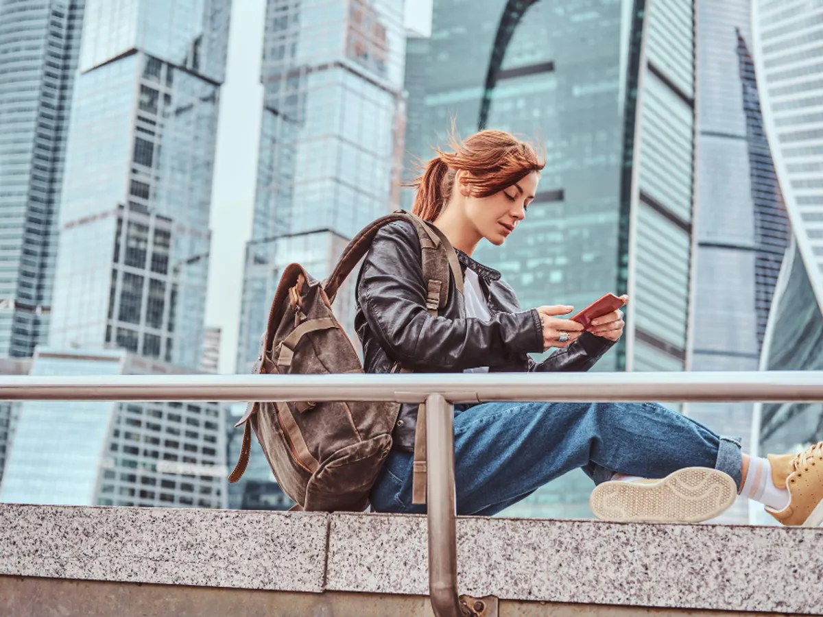 Tânără în Dubai - Imagine cu rol ilustrativ - Foto: Freepik