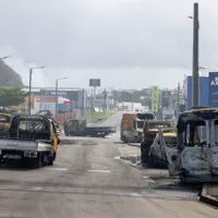 Trei români, blocați în Noua Caledonie. E stare de urgență, Tik-Tok-ul interzis. Ce s-a întâmplat? - Foto: Profimedia Images