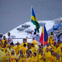Canotorii români Ionela și Marius Cozmiuc au scris istorie la JO. Prima familie portdrapel - Foto: Profimedia Images
