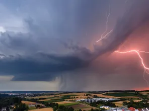 METEO Se schimbă vremea! Furtuni și ploi în mai multe județe din țară. Unde? - Foto: Arhiva