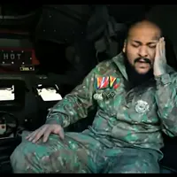 Dani Mocanu n-a făcut o zi de armată, dar se crede tanc Foto: captură video Youtube