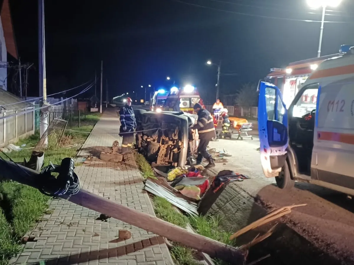 Moarte cumplită pentru doi tineri, după ce au intrat cu mașina într-o curbă. N-au avut șanse - Foto: Arhiva