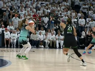 O româncă face senzație în finalele ligii profesioniste americane de baschet feminin - WNBA - Foto: captură video