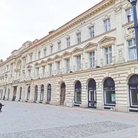 Palatul Dacia, clădirea destinată inițial Pinacotecii, apoi Muzeului Holocaustului, este în continuare neamenajat