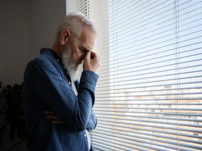 Bătrân trist - Foto: Freepik (rol ilustrativ)