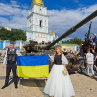 VIDEO EXCLUSIV Armata lui Putin, la fier vechi. Cimitirul tancurilor rusești din centrul  Kievului / Newsweek