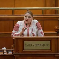Diana Șoșoacă, în delir, la adresa lui Cîțu: „Eşti ultimul om care poţi să vorbeşti, drogatule!”. / Foto: news.ro