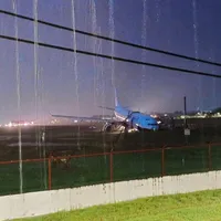 VIDEO Un avion al Korean Air cu 178 de persoane la bord a ratat aterizarea și s-a lovit în pământ - FOTO: Twitter