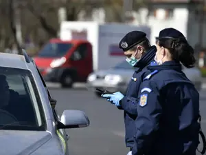 Un șofer a întrat cu mașina în poarta Parlamentului. Tot el a devenit recalcitrant cu jandarmii - FOTO: Facebook/Jandarmedia Romana