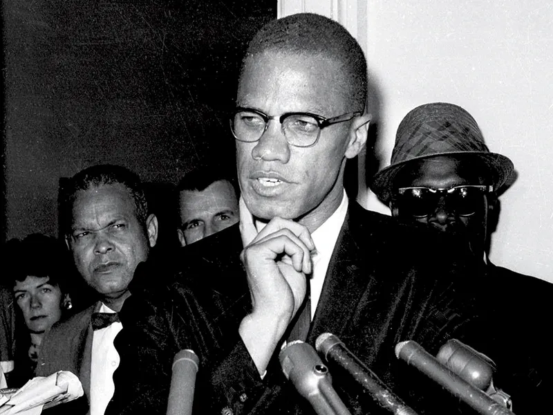 CEL MAI FURIOS OM Malcolm X s-a făcut remarcat ca purtător de cuvânt înflăcărat al Națiunii Islamului criticând dur rasismul din America