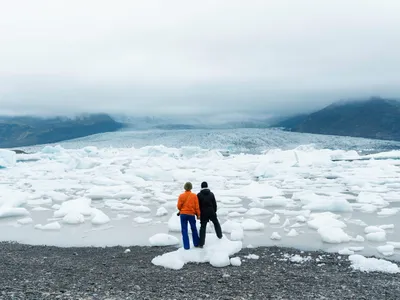 Oameni la ghețari - Foto: Freepik (Imagine cu rol ilustrativ)