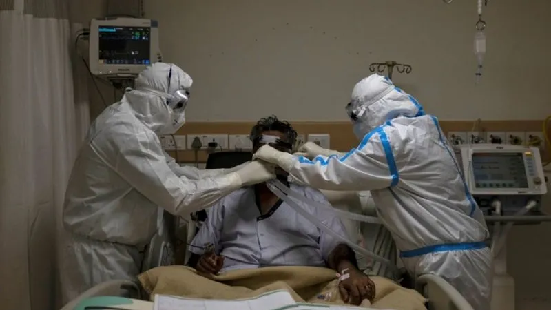 Pacient tratat pentru SARS-CoV-2/FOTO: Reuters