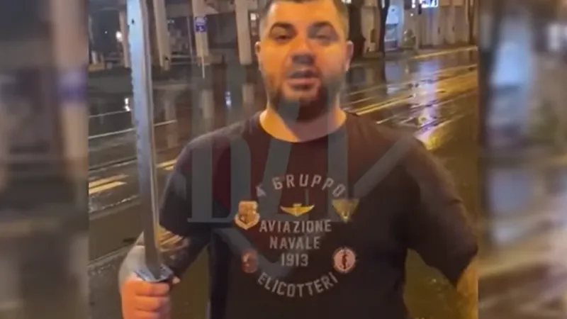 Ștefan Boncu a scăpat ușor după ce și-a amenințat rivalii cu sabia în centrul orașului Foto: BZI