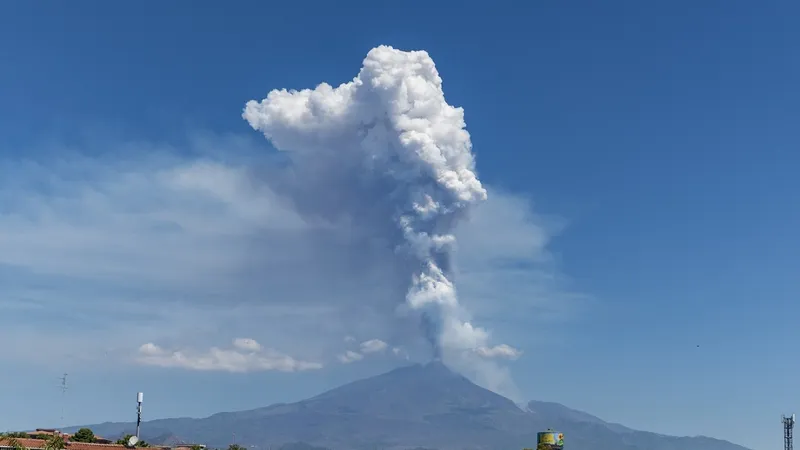 De ce este periculos vulcanul Etna din Sicilia - Foto: Profimedia Images