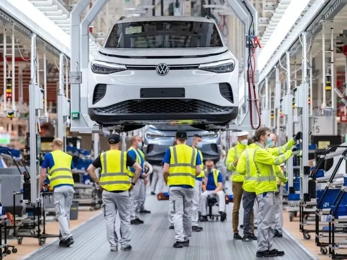 Linie de producţie Volkswagen în Emden, nordul Germaniei - Foto: Profimedia Images (Imagine cu rol ilustrativ)