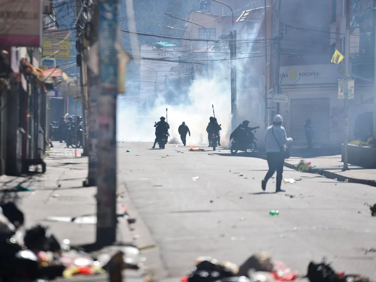 Bolivia declară stare de urgență după 50 de zile de proteste, iar armata este mobilizată