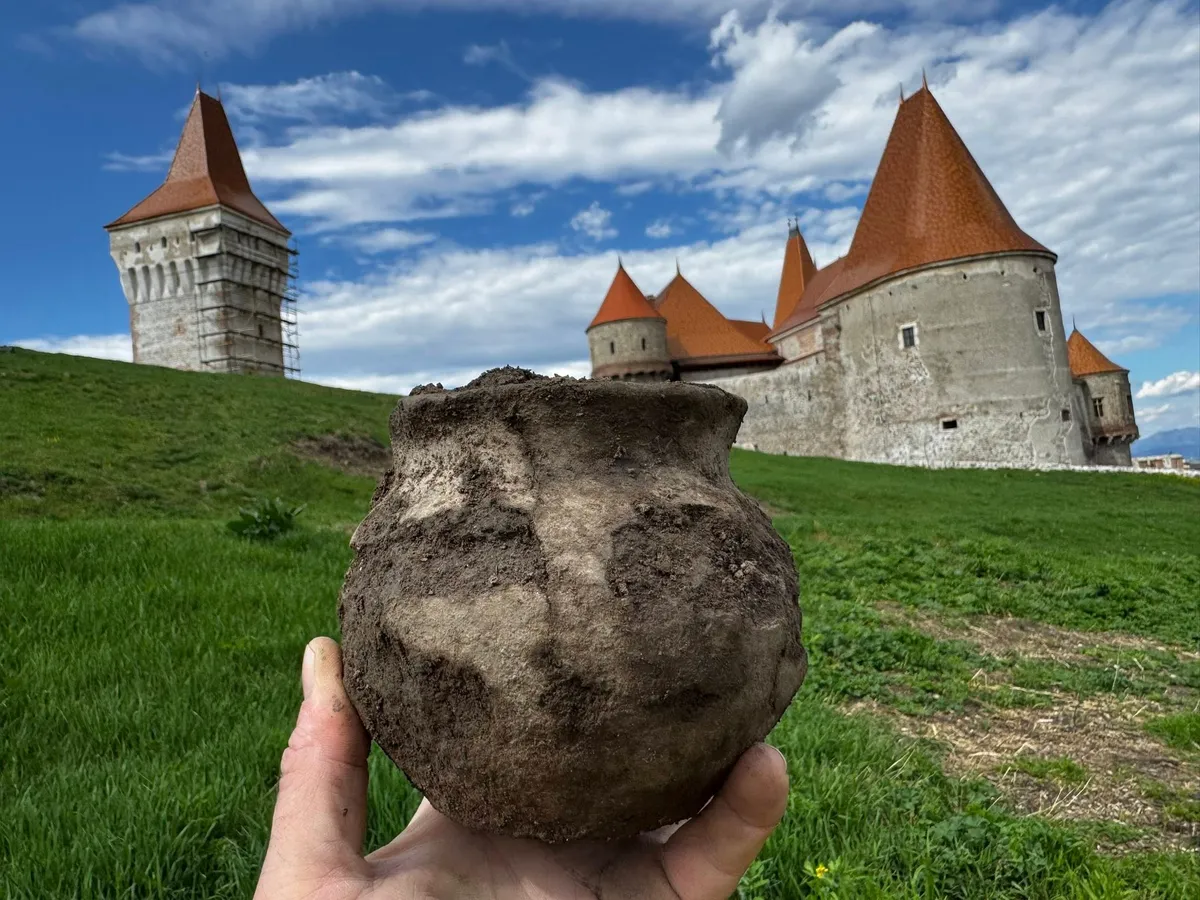 Descoperire spectaculoasă la Castelul Corvinilor: artefacte vechi de peste 2.500 de ani ies la lumină