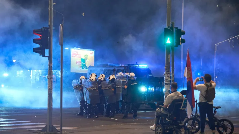 A 5-a noapte de ciocniri violente în Serbia, între protestatarii antiguvernamentali şi poliţie - Foto: Profimedia Images