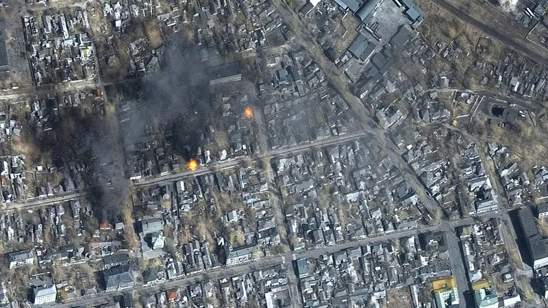 Convoi civil atacat de ruși cu rachete la Mariupol, dezastru la Herson, localnici ucişi la Cernihiv. / Foto: cnn.com