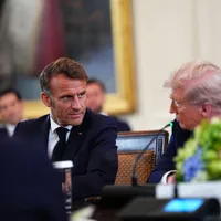 Microfon „uitat” deschis la Casa Albă. Trump, către Macron: „Putin va face o înțelegere pentru mine” - Foto: Profimedia images