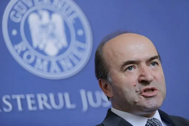 Tudorel Toader se asigură că nimeni nu îl poate bloca. Foto Inquam Photos