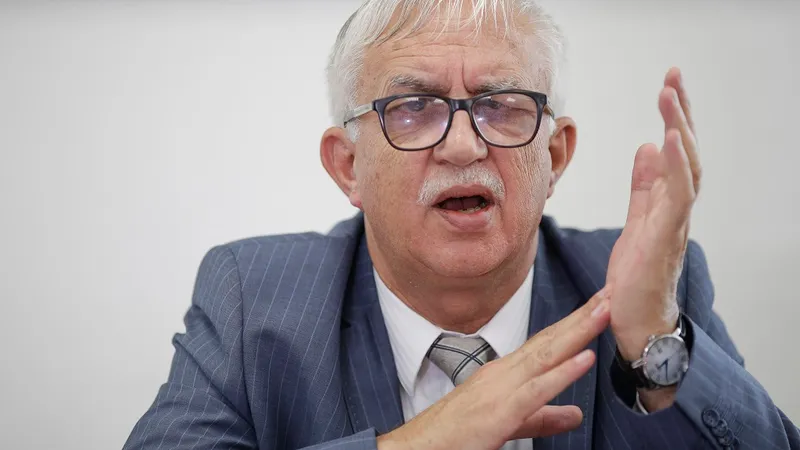 Augustin Zegrean, fost președinte al CCR spune că nu e necesar un prag în privința abuzului în serviciu Foto: INQUAM Photos/Octav Ganea