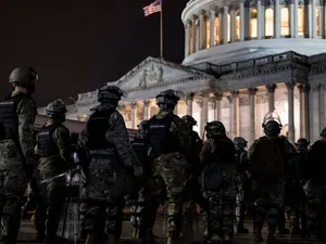 Membri ai Gărzii Naţionale în faţa Capitoliului SUA/FOTO: Getty Images