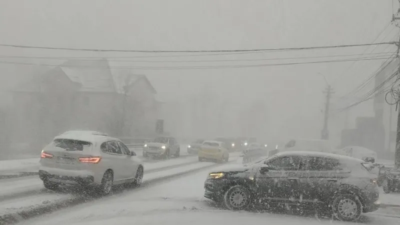 Mai multe șosele din România, „paralizate” de vreme. Se acționează cu utilaje pentru deszăpezire - Foto: Info Trafic/ Imagine cu caracter ilustrativ