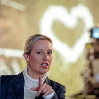 IPOCRIZIE Șefa extremei drepte din Germania „pro-familie”, trăiește cu o femeie și a doptat 2 copii - Foto: Profimedia images