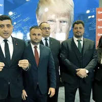 Cine e al IV-lea mușchetar care a fost cu Simion în SUA: „traseist”, șomer la 26 ani, angajat la ITP - Foto: FB / George Simion