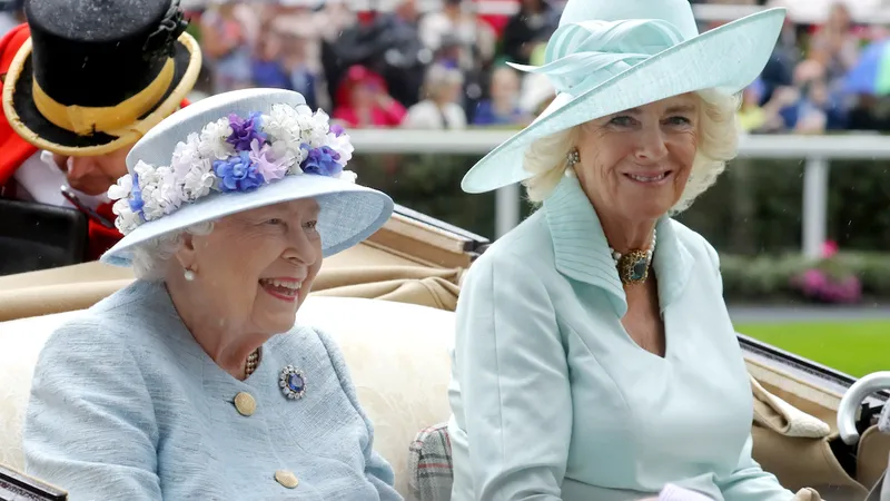 Regina Elisabeta a II-a: Camilla, soția prinţului Charles, ar trebui să devină regină consoartă. / Foto: nypost.com