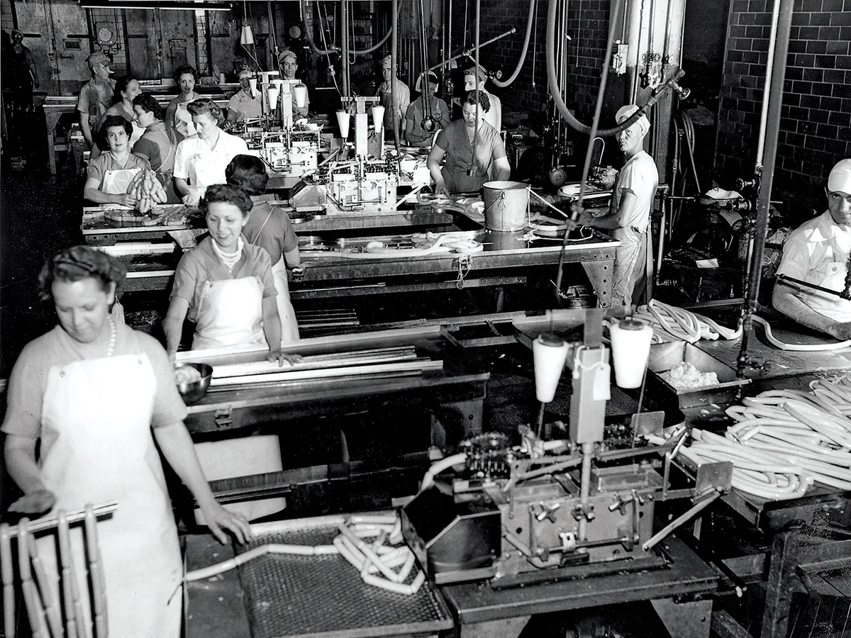 Unii experți au avertizat că viziunea optimistă asupra perioadei liniei de asamblare, cum ar fi cea din anii 1950, este nerealistă
