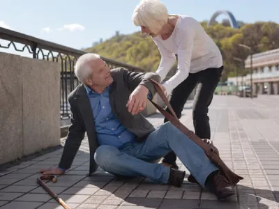 Pensionar căzut- Foto: Freepik (rol ilustrativ)