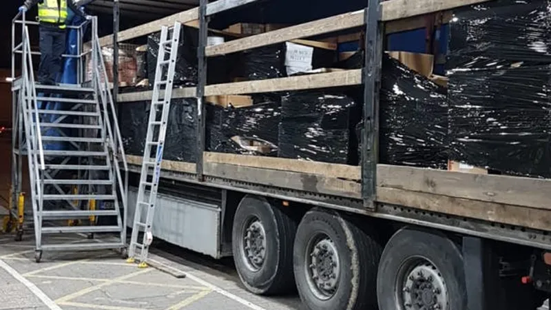 Camionul cu care românul voia să scoată migranții Foto: National Crime Agency