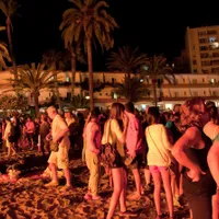 Criză pe „Insula plăcerilor” din Mediterana: Localnicii stau în mașini și corturi, chiriile enorme - Foto: Profimedia Images