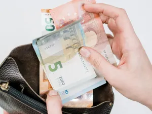 Curs BNR, 12 iunie. Moneda euro se apreciază foarte puţin, sub noul prag psihologic, de 5.10 lei - Foto: Pexels/cottonbro studio