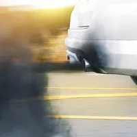 Mașina dă fum negru, consumă mult și se „bâlbâie” la accelerație? Sunt simptome de valvă EGR dusă - Foto: Profimedia Images - Imagine cu rol ilustrativ