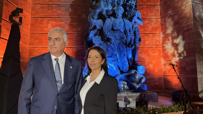 Prințul moștenitor al Iranului, Reza Pahlavi (L) și ministrul israelian al Informațiilor, Gila Gamliel-Foto: Profimedia Images