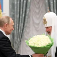 VIDEO Momentul când Patriarhul Kiril, care susține invazia lui Putin, s-a prăbușit în biserică / Profimedia
